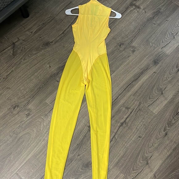 So Real Designer Yellow Jumpsuit Size XS New - Picture 5 of 8